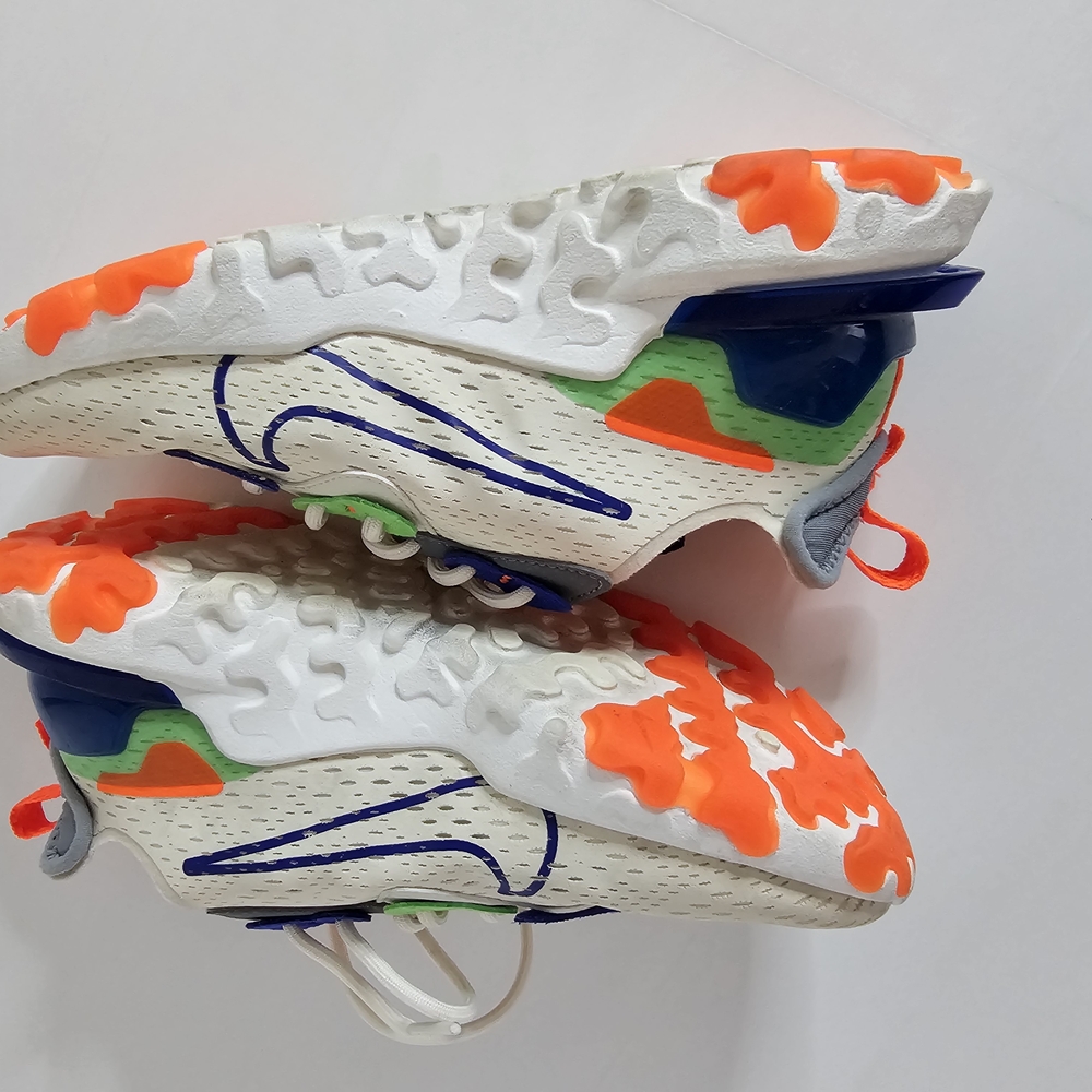 Nike Orange and Blue Athletic Shoes with Streamlined Design - Picture 3 of 9